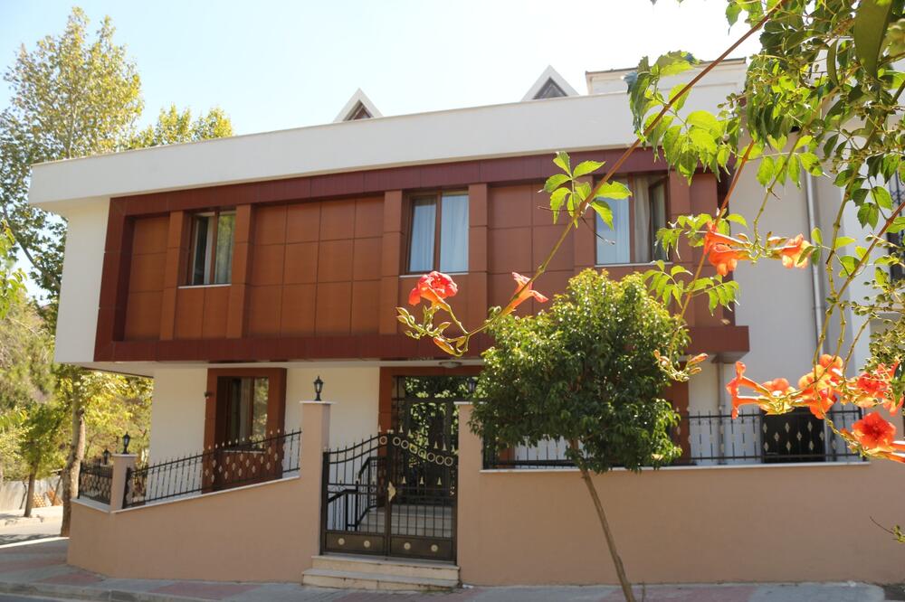 Dernek Yurdundan Görünüm